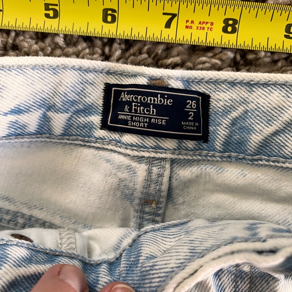 Abercrombie & Fitch Annie High Rise Short Light Acid Wash Distressed Denim 26 2 - Picture 2 of 4